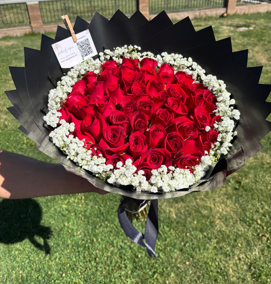 Heart of Passion – 50 Roses”
